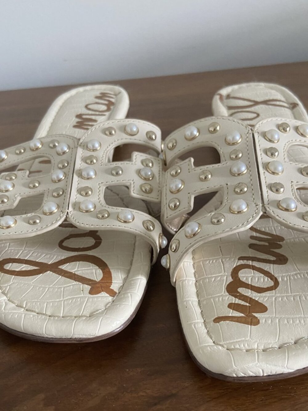 Sam Edelman Bay Slide Sandals Embellished with Pearls and Pale Gold Studs Sz 8.5 - Picture 4 of 6